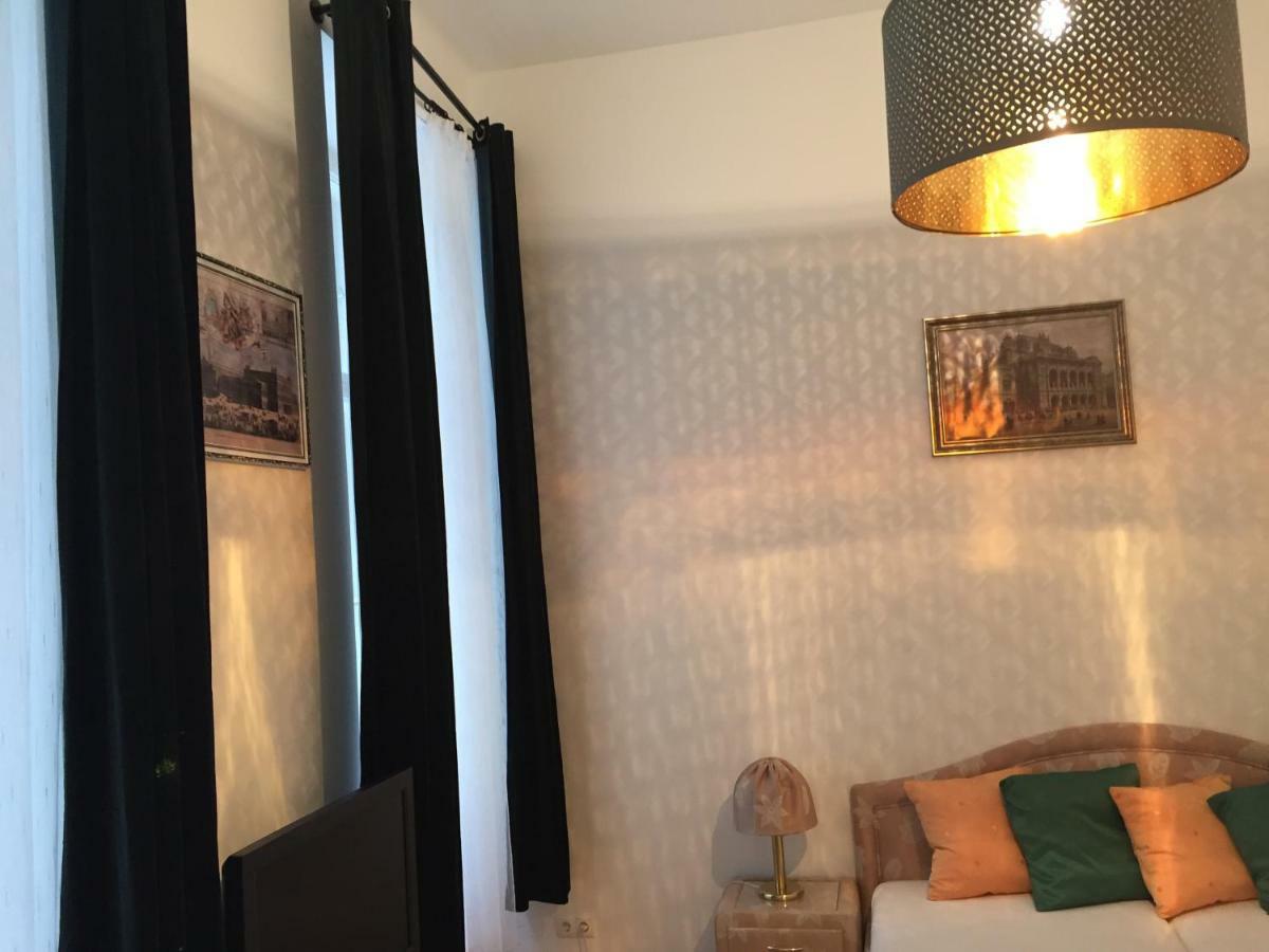 Apartment Opera 1